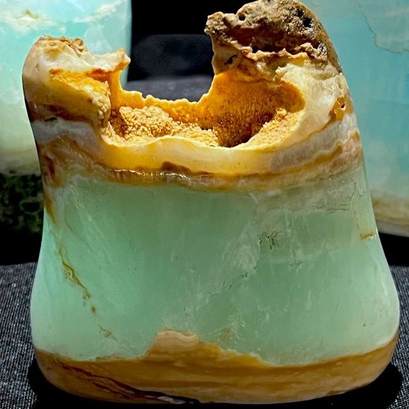 Caribbean calcite table table set - Picture 5 of 7